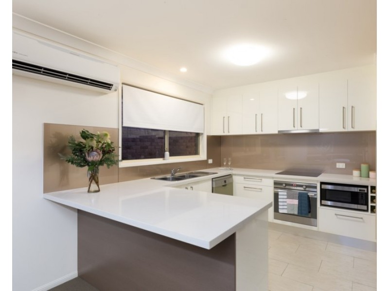 27 Cedar Street, Cannon Hill QLD 4170