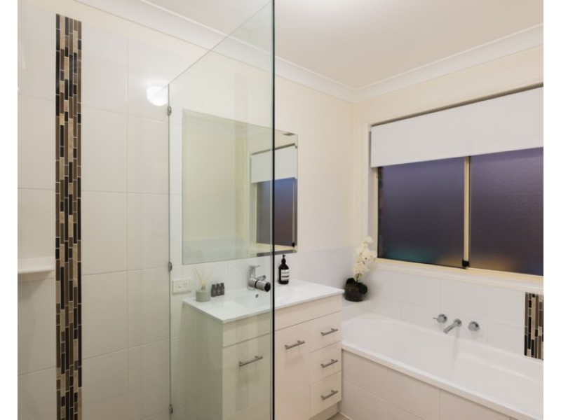 27 Cedar Street, Cannon Hill QLD 4170