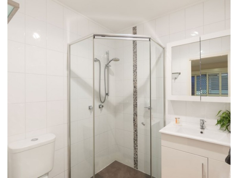 27 Cedar Street, Cannon Hill QLD 4170