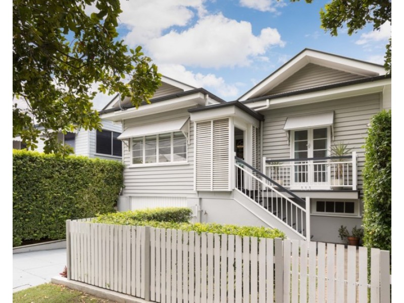 16 Harris Street, Hawthorne QLD 4171