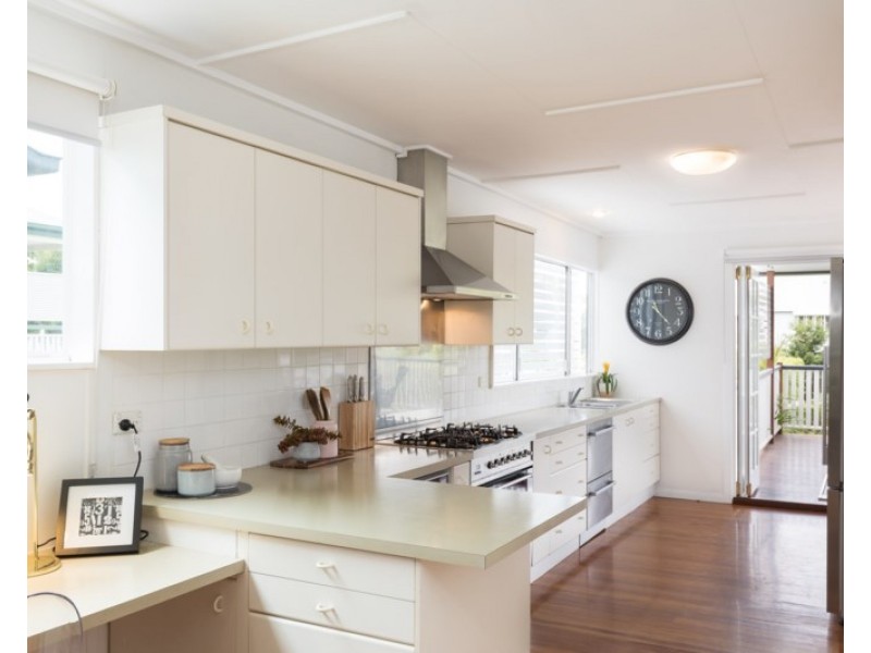 16 Harris Street, Hawthorne QLD 4171