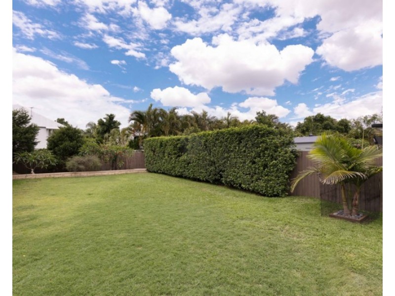 16 Harris Street, Hawthorne QLD 4171