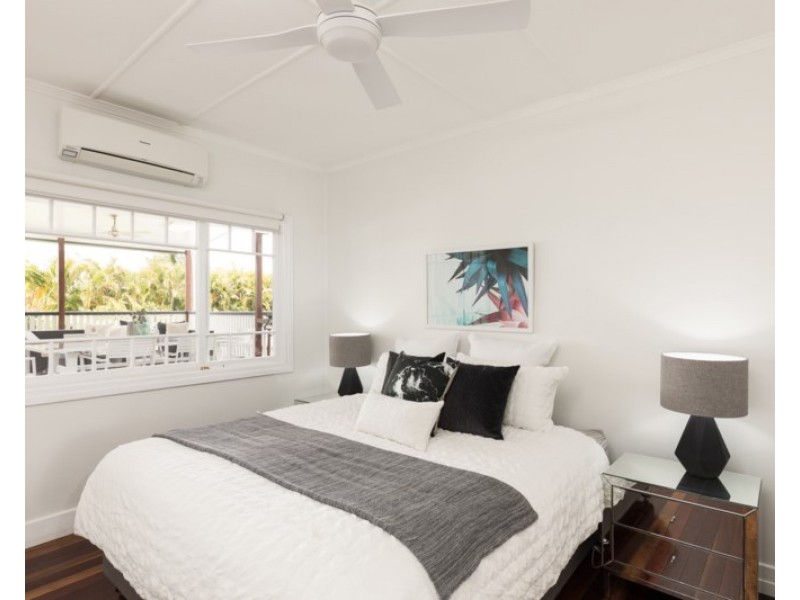 16 Harris Street, Hawthorne QLD 4171