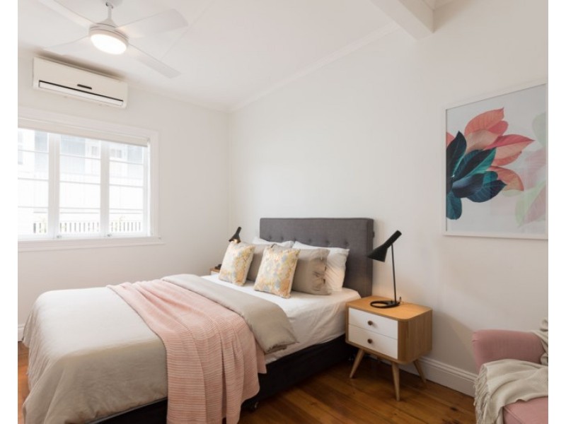 16 Harris Street, Hawthorne QLD 4171