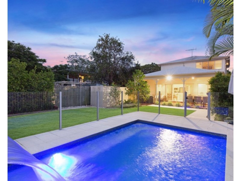 10 Lindsay Street, Hawthorne QLD 4171