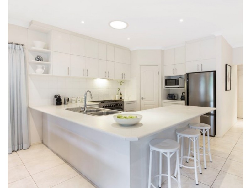 10 Lindsay Street, Hawthorne QLD 4171