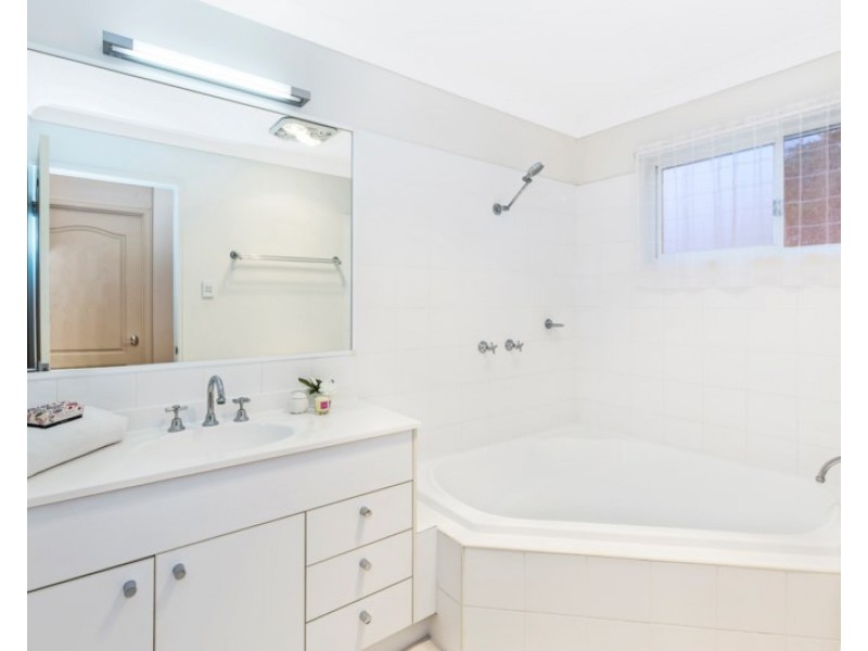 10 Lindsay Street, Hawthorne QLD 4171