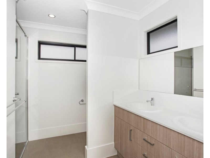 811 Oxley Road, Corinda QLD 4075