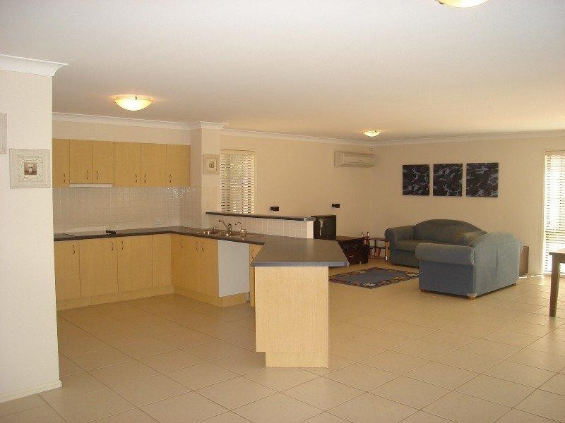 6 Grasmere Place, Carindale QLD 4152