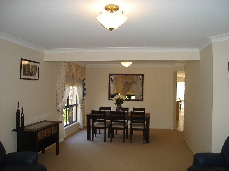 6 Grasmere Place, Carindale QLD 4152