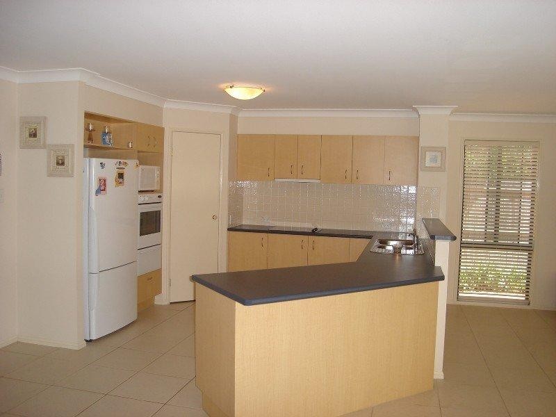6 Grasmere Place, Carindale QLD 4152