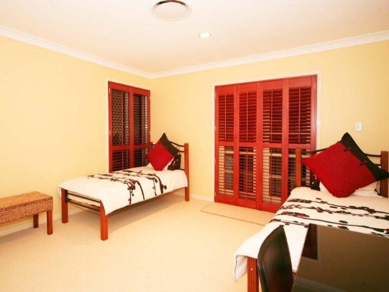 24 Sunset Place, Carindale QLD 4152