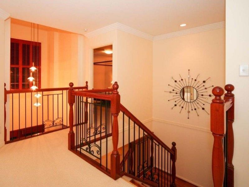 24 Sunset Place, Carindale QLD 4152