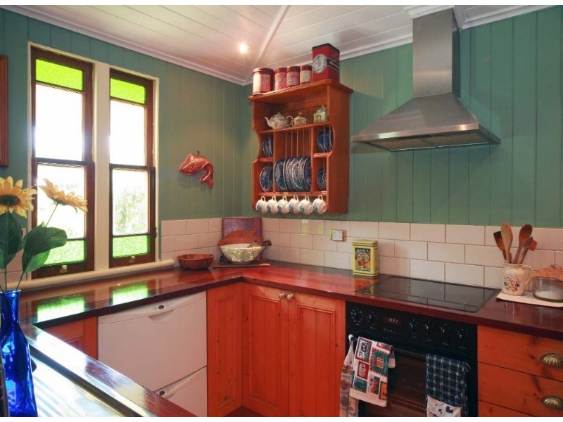 12 Victoria Street, Balmoral QLD 4171