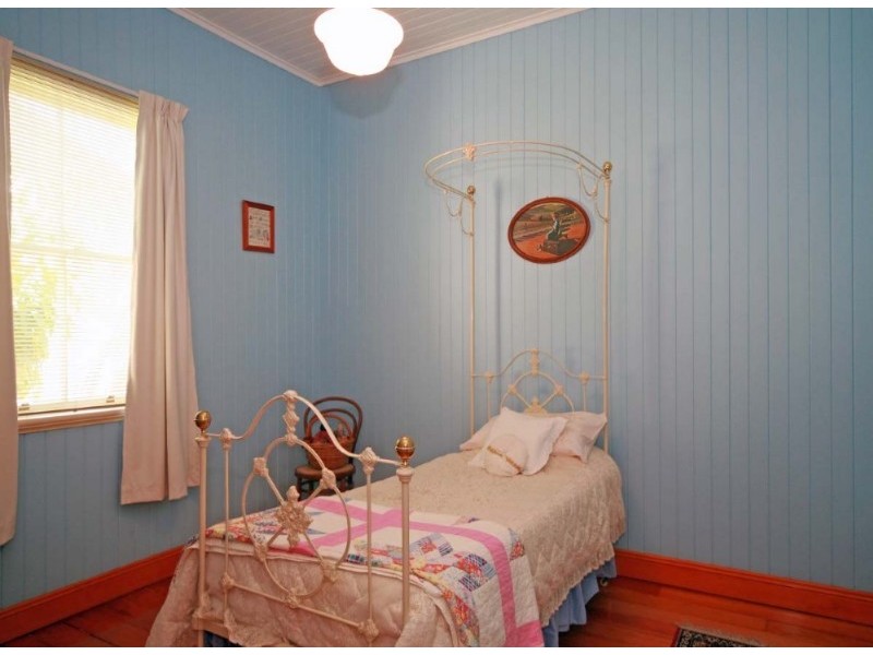 12 Victoria Street, Balmoral QLD 4171