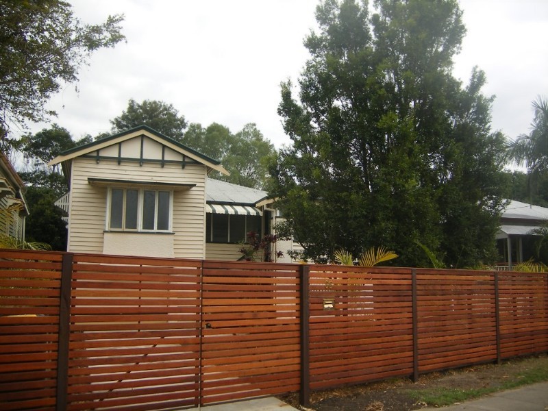 86 Riding Road, Hawthorne QLD 4171