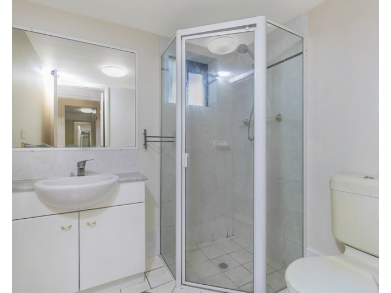 18/55 Harries Road, Coorparoo QLD 4151