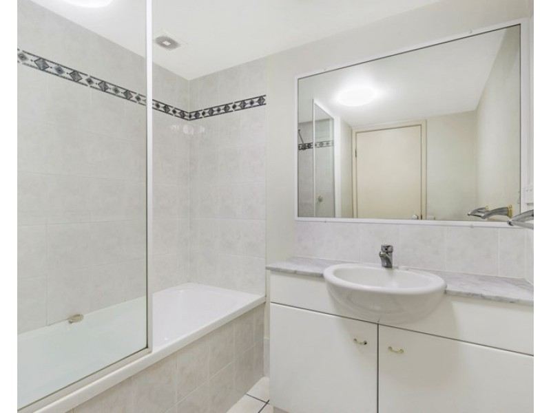 18/55 Harries Road, Coorparoo QLD 4151