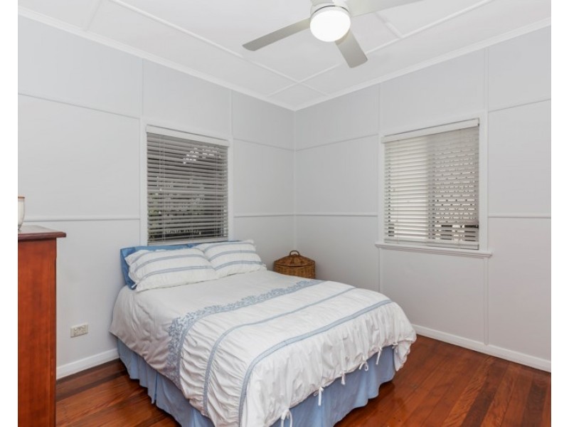 52 The Promenade, Camp Hill QLD 4152