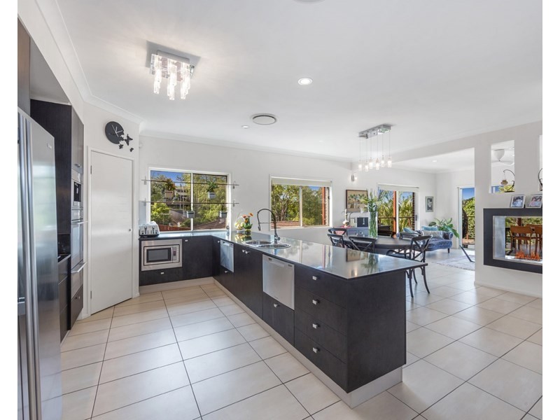 18 Dodwell Street, Holland Park West QLD 4121