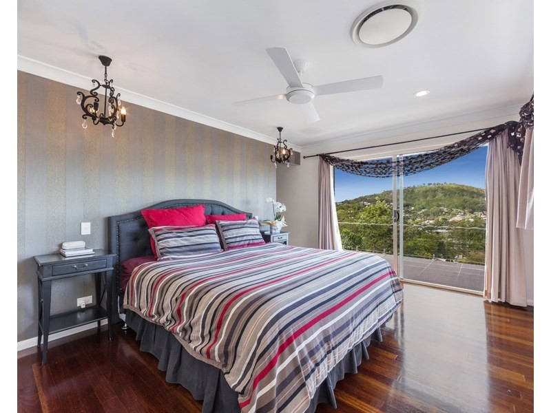 18 Dodwell Street, Holland Park West QLD 4121