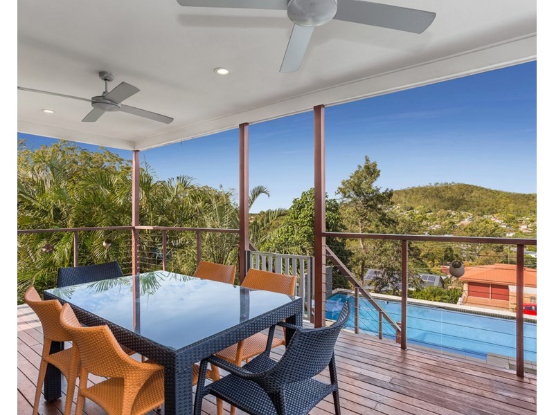 18 Dodwell Street, Holland Park West QLD 4121