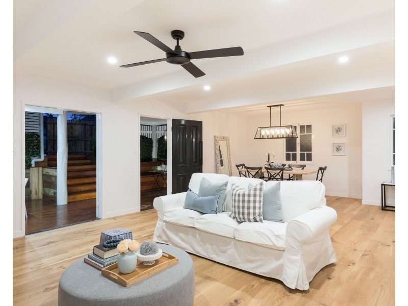 2 Annie Street, Camp Hill QLD 4152