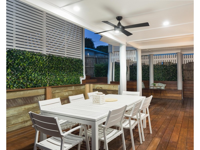 2 Annie Street, Camp Hill QLD 4152