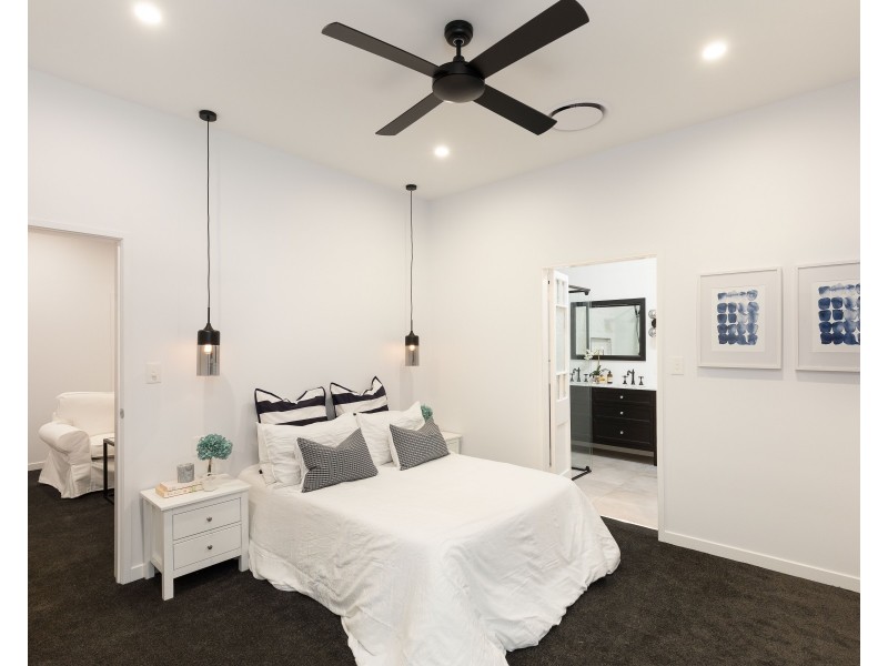 2 Annie Street, Camp Hill QLD 4152