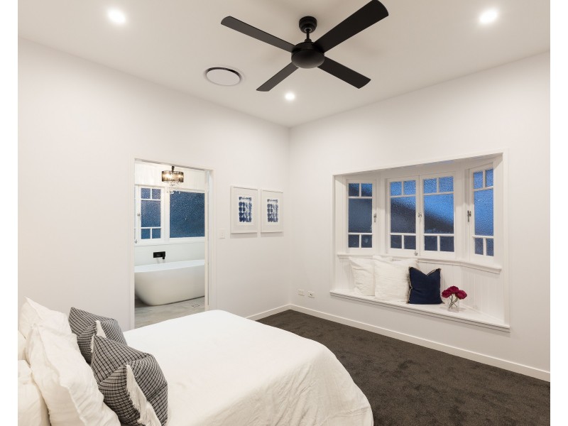 2 Annie Street, Camp Hill QLD 4152