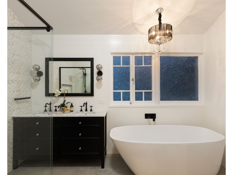 2 Annie Street, Camp Hill QLD 4152