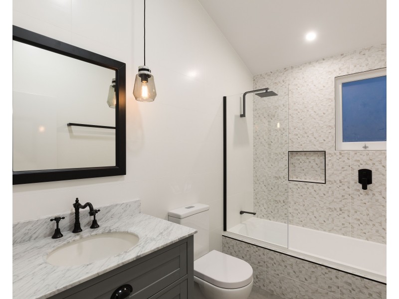 2 Annie Street, Camp Hill QLD 4152