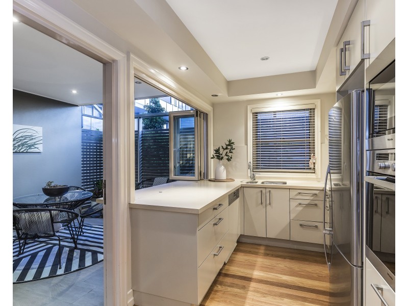 53B Thackeray Street, Norman Park QLD 4170