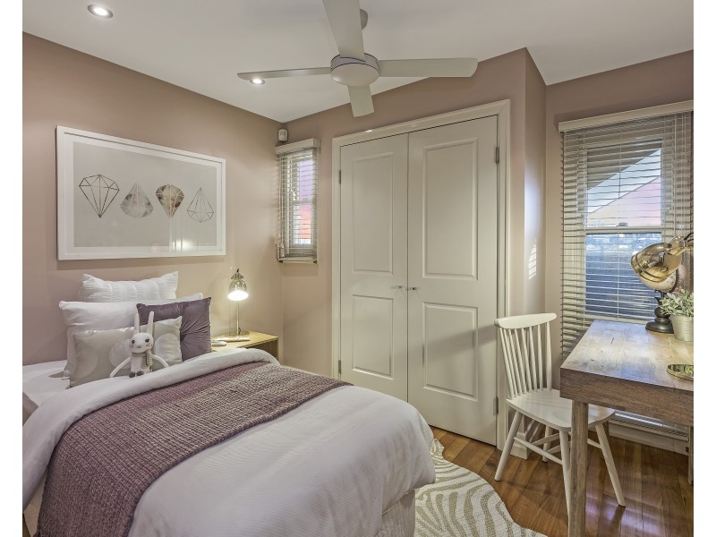 53B Thackeray Street, Norman Park QLD 4170