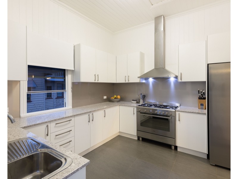 46 School Road, Yeronga QLD 4104