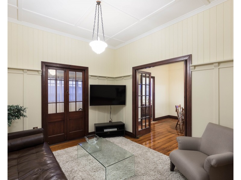 37 Nicholson Street, Greenslopes QLD 4120