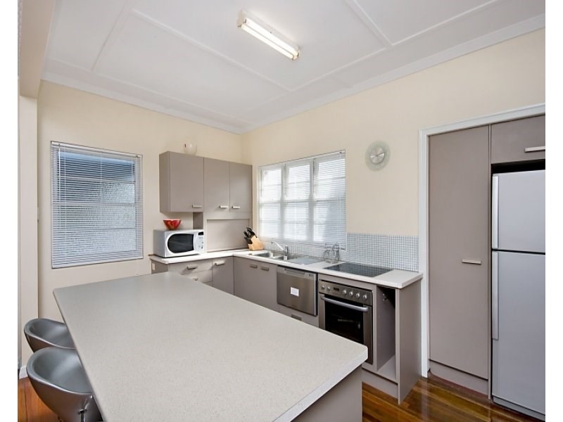 77 Junction Road, Morningside QLD 4170