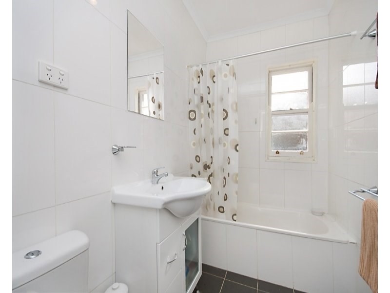 77 Junction Road, Morningside QLD 4170