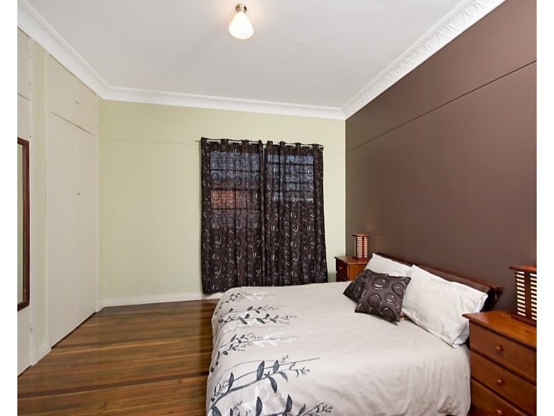 77 Junction Road, Morningside QLD 4170