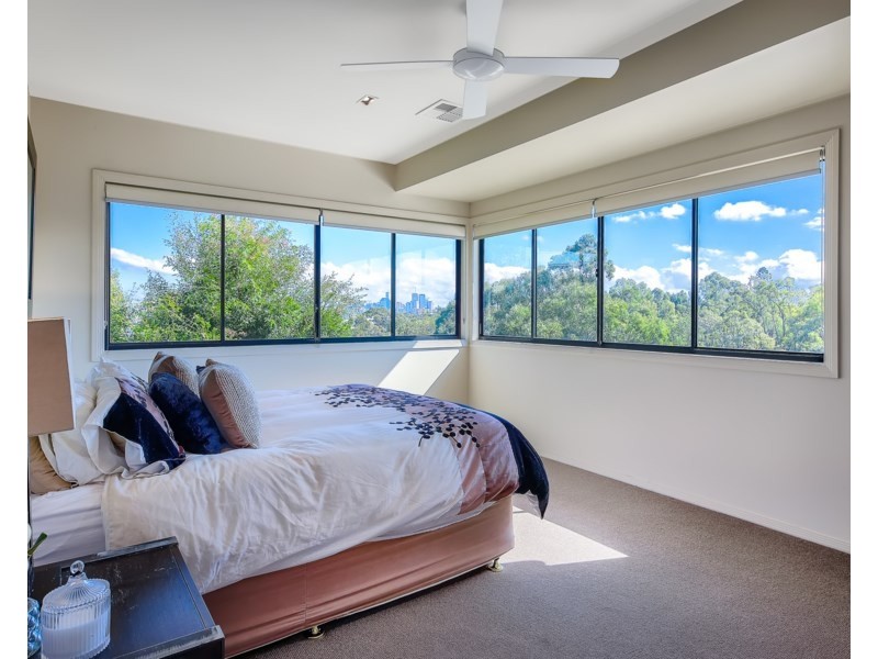 51 Darcy Road, Seven Hills QLD 4170