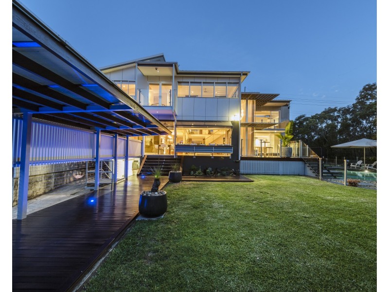 61 Gillan Street, Norman Park QLD 4170