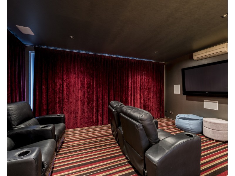 61 Gillan Street, Norman Park QLD 4170