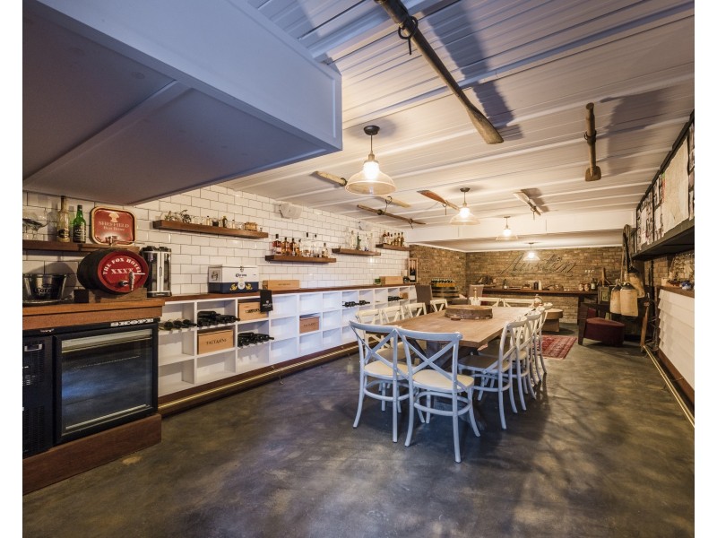 61 Gillan Street, Norman Park QLD 4170