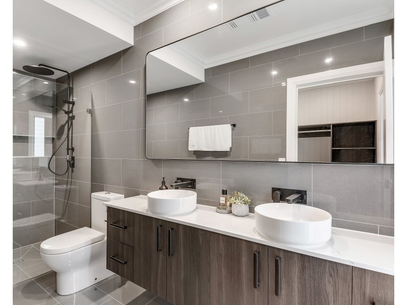 64 Woodhill Avenue, Coorparoo QLD 4151