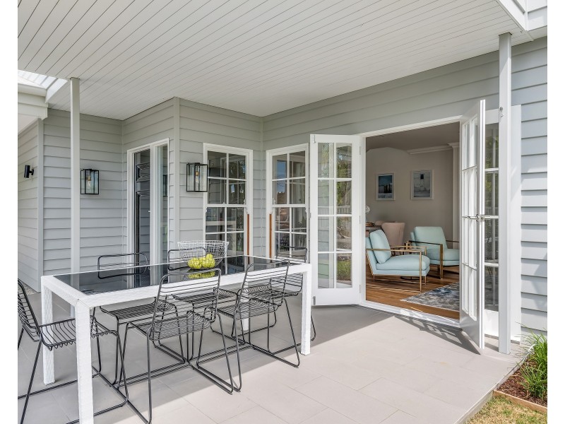 64 Woodhill Avenue, Coorparoo QLD 4151