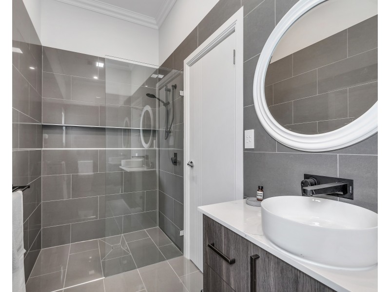 64 Woodhill Avenue, Coorparoo QLD 4151