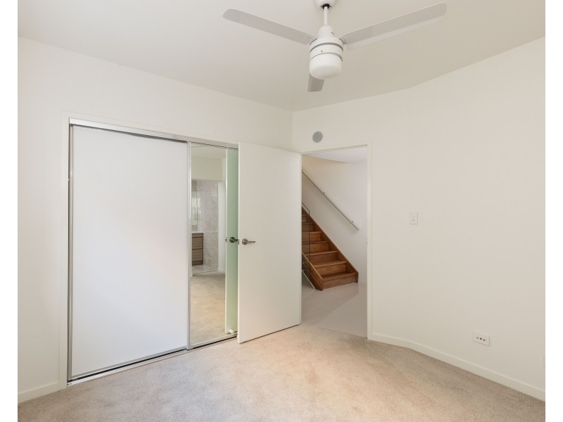 1/110 Nicholson Street, Greenslopes QLD 4120