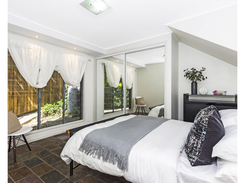 4 Yonga Street, Balmoral QLD 4171