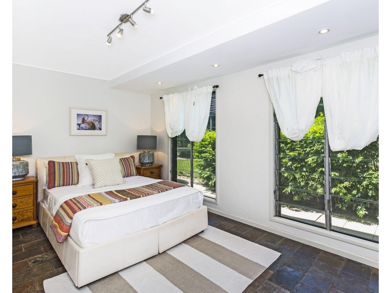 4 Yonga Street, Balmoral QLD 4171