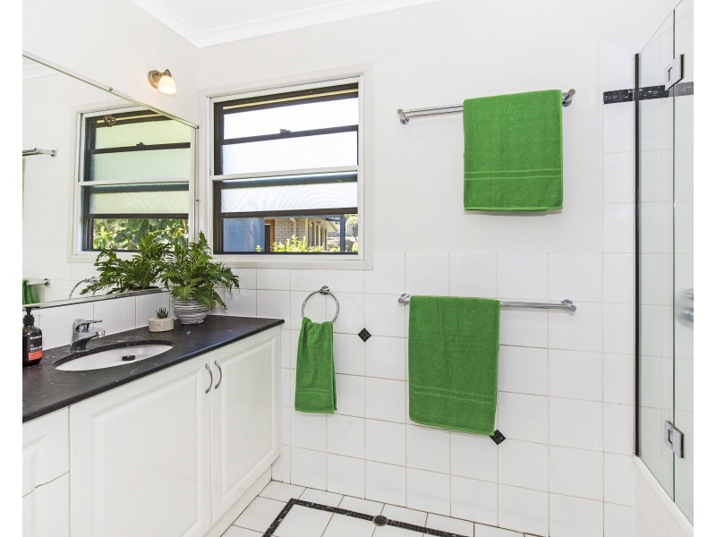 4 Yonga Street, Balmoral QLD 4171